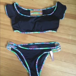 Victoria’s Secret SWIM Strappy Cheeky Off The Shoulder Bikini Set Medium NWT